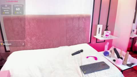 Snapshot of nathalia_stone chatting on February 12, 8:18 pm nathalia_stone online show from February 12, 8:18 pm