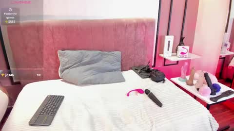 Snapshot of nathalia_stone chatting on February 13, 5:33 pm nathalia_stone online show from February 13, 5:33 pm