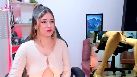 Snapshot of nathalie_29 chatting on October 9, 11:36 am NATHALIE online show from October 9, 11:36 am