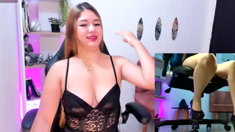 Snapshot of nathalie_29 chatting on October 15, 11:02 am NATHALIE online show from October 15, 11:02 am