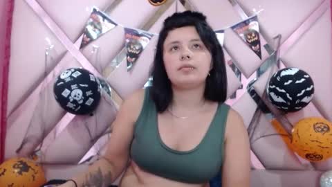 Snapshot of nathaly_low chatting on November 1, 5:55 am nathaly low online show from November 1, 5:55 am