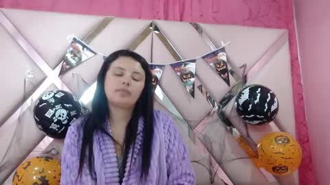 Snapshot of nathaly_low chatting on October 15, 2:25 am nathaly low online show from October 15, 2:25 am