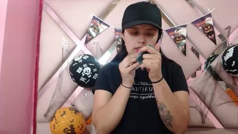 Snapshot of nathaly_low chatting on October 21, 3:10 am nathaly low online show from October 21, 3:10 am