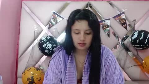 Snapshot of nathaly_low chatting on October 18, 3:20 am nathaly low online show from October 18, 3:20 am