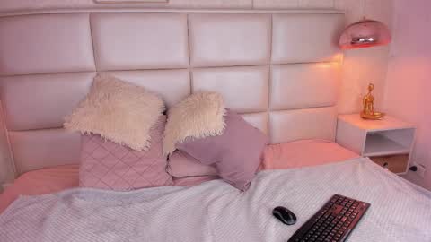 Snapshot of natt_clark chatting on October 16, 1:47 pm Natt  online show from October 16, 1:47 pm