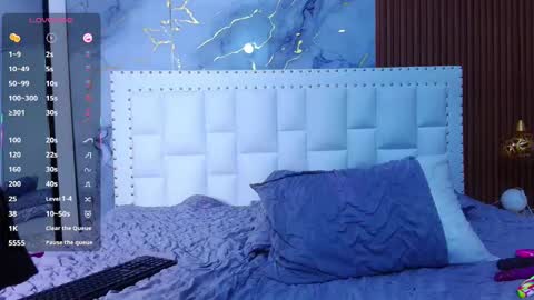 Snapshot of naturaltitss_ chatting on February 15, 2:26 am Gwen online show from February 15, 2:26 am