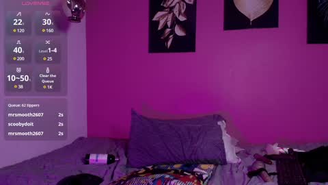 Snapshot of naturaltitss_ chatting on January 19, 10:39 pm Gwen online show from January 19, 10:39 pm
