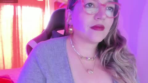 Snapshot of naty__mature_ chatting on February 3, 6:39 pm Nataly online show from February 3, 6:39 pm