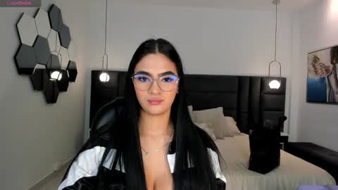 Naty Ferrer online show from December 6, 11:00 am