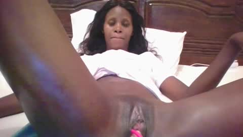 Snapshot of naughty_babe000 chatting on February 15, 1:38 pm alisha online show from February 15, 1:38 pm