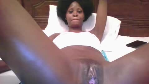 Snapshot of naughty_babe000 chatting on February 20, 3:34 am alisha online show from February 20, 3:34 am