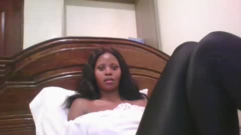 Snapshot of naughty_babe000 chatting on February 7, 11:03 pm alisha online show from February 7, 11:03 pm