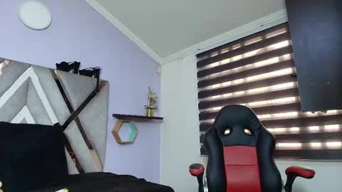 Snapshot of naughty_kittenm chatting on October 11, 12:08 pm Kitten online show from October 11, 12:08 pm