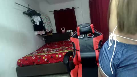Snapshot of naughty_mariaxx chatting on December 8, 5:55 pm Maria online show from December 8, 5:55 pm