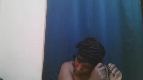 Snapshot of naughty_slender2 chatting on October 17, 6:11 pm jn online show from October 17, 6:11 pm