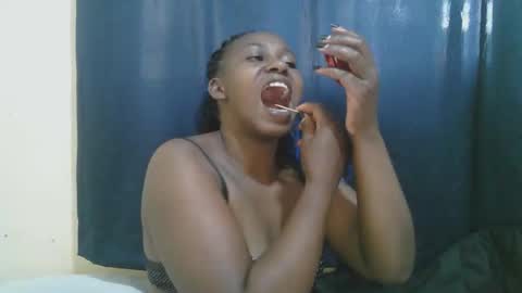 Snapshot of naughty_slender2 chatting on October 10, 10:42 am jn online show from October 10, 10:42 am