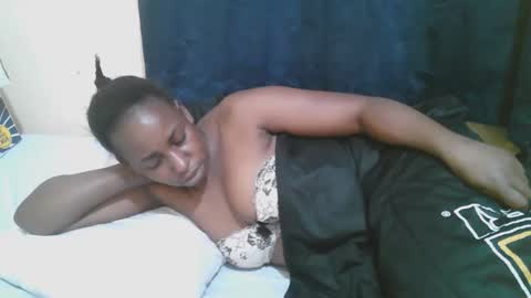 Snapshot of naughty_slender2 chatting on October 28, 2:17 am jn online show from October 28, 2:17 am