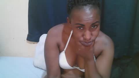 Snapshot of naughty_slender2 chatting on October 16, 1:47 pm jn online show from October 16, 1:47 pm