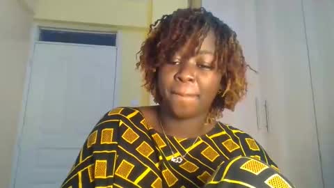 Snapshot of naughty_sluttygal chatting on October 19, 6:43 pm Lydiah online show from October 19, 6:43 pm