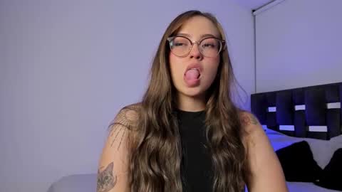 LANAindependent model online show from October 22, 6:29 am