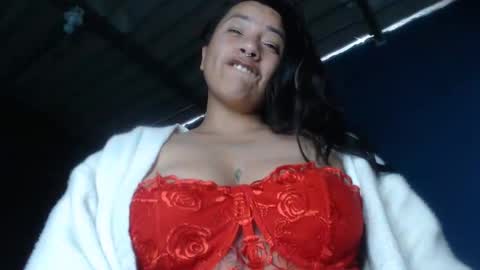 Snapshot of naughtyhotsquirt chatting on February 10, 10:19 pm Kimberly online show from February 10, 10:19 pm