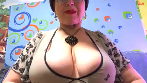 Snapshot of naughtymomxxx chatting on January 25, 5:40 am OldKinkyMILF online show from January 25, 5:40 am