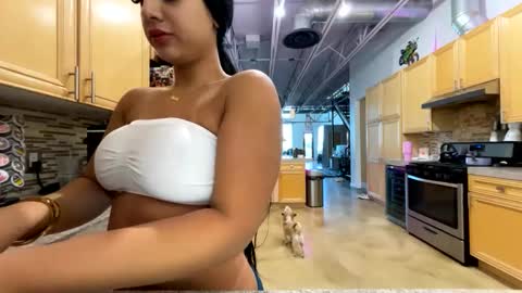 Nadia Khar online show from September 9, 8:08 pm