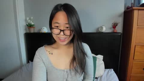 Gigi Chu  online show from February 2, 12:37 pm