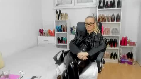 naughtysabine1 online show from September 18, 1:48 am