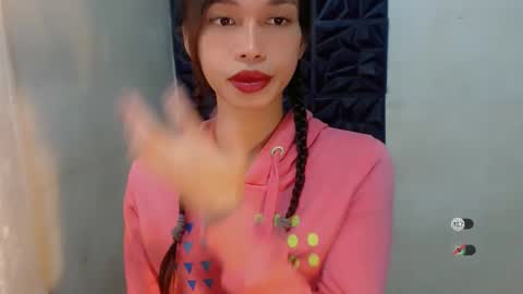 Snapshot of naughtysunshinepinay chatting on October 25, 5:04 am Celine online show from October 25, 5:04 am