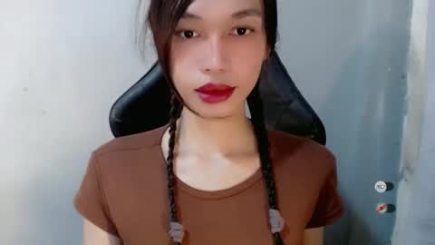 Snapshot of naughtysunshinepinay chatting on October 5, 7:35 am Celine online show from October 5, 7:35 am