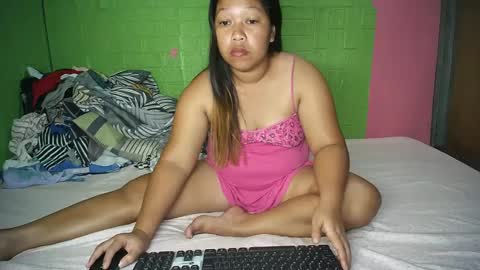 Snapshot of naughtyvina4u chatting on December 13, 1:04 am VI NA online show from December 13, 1:04 am