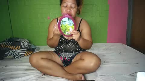 Snapshot of naughtyvina4u chatting on January 4, 12:05 am VI NA online show from January 4, 12:05 am