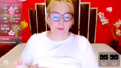 Snapshot of nayla_garner chatting on February 16, 3:38 pm Lady Nayla online show from February 16, 3:38 pm