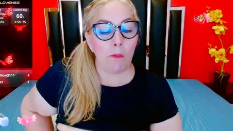 Snapshot of nayla_garner chatting on December 11, 5:25 pm Lady Nayla online show from December 11, 5:25 pm