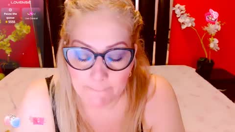 Snapshot of nayla_garner chatting on February 22, 5:31 pm Lady Nayla online show from February 22, 5:31 pm