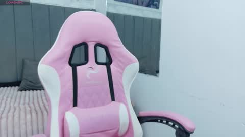 Neifer online show from October 22, 4:45 pm