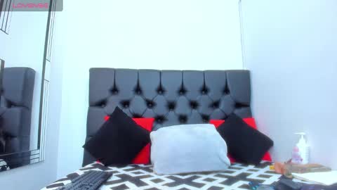 Snapshot of neferet_opal chatting on January 26, 9:51 pm neferet_opal online show from January 26, 9:51 pm