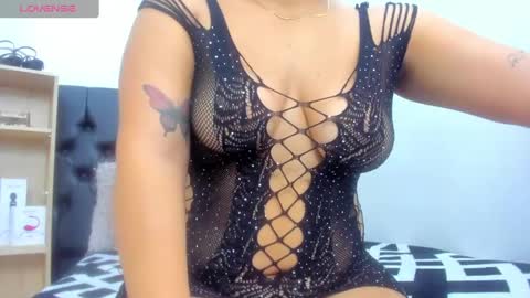 Snapshot of neferet_opal chatting on February 17, 12:21 am neferet_opal online show from February 17, 12:21 am