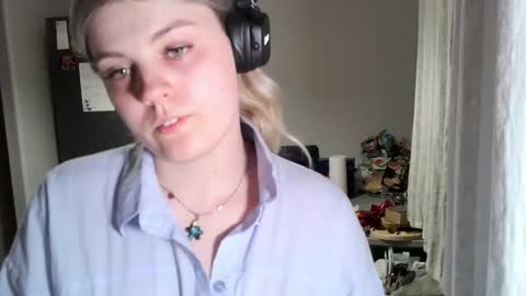 never_enoughh online show from June 19, 7:17 pm