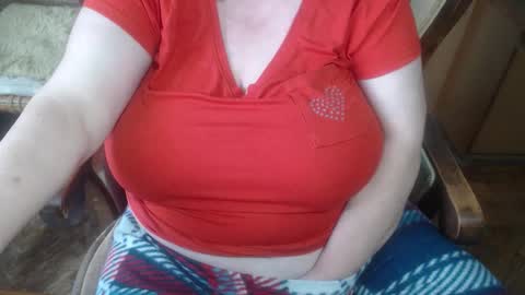 Snapshot of new_milf chatting on September 26, 6:00 am Lilly online show from September 26, 6:00 am