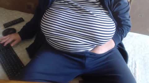 Snapshot of new_milf chatting on October 31, 8:18 am Lilly online show from October 31, 8:18 am