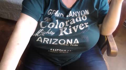 Snapshot of new_milf chatting on October 11, 11:58 am Lilly online show from October 11, 11:58 am