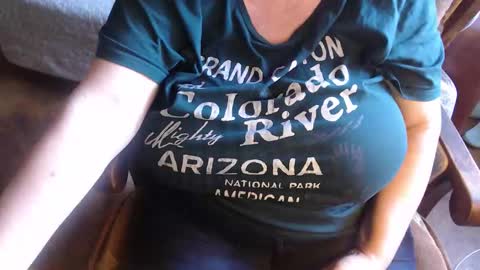 Snapshot of new_milf chatting on October 10, 11:26 am Lilly online show from October 10, 11:26 am