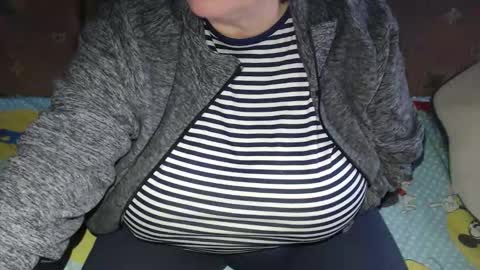 Snapshot of new_milf chatting on October 4, 12:33 pm Lilly online show from October 4, 12:33 pm