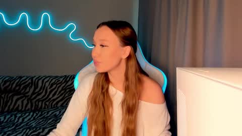 Mina online show from October 3, 1:38 pm