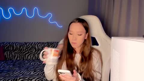 Mina online show from November 14, 1:44 pm