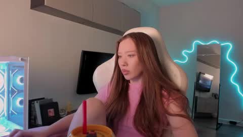 Mina online show from May 28, 9:18 am