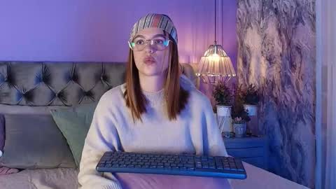 Nia online show from December 20, 12:31 pm