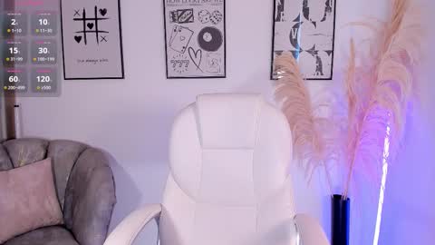 Snapshot of niaevans_x chatting on October 6, 1:28 pm Nia online show from October 6, 1:28 pm